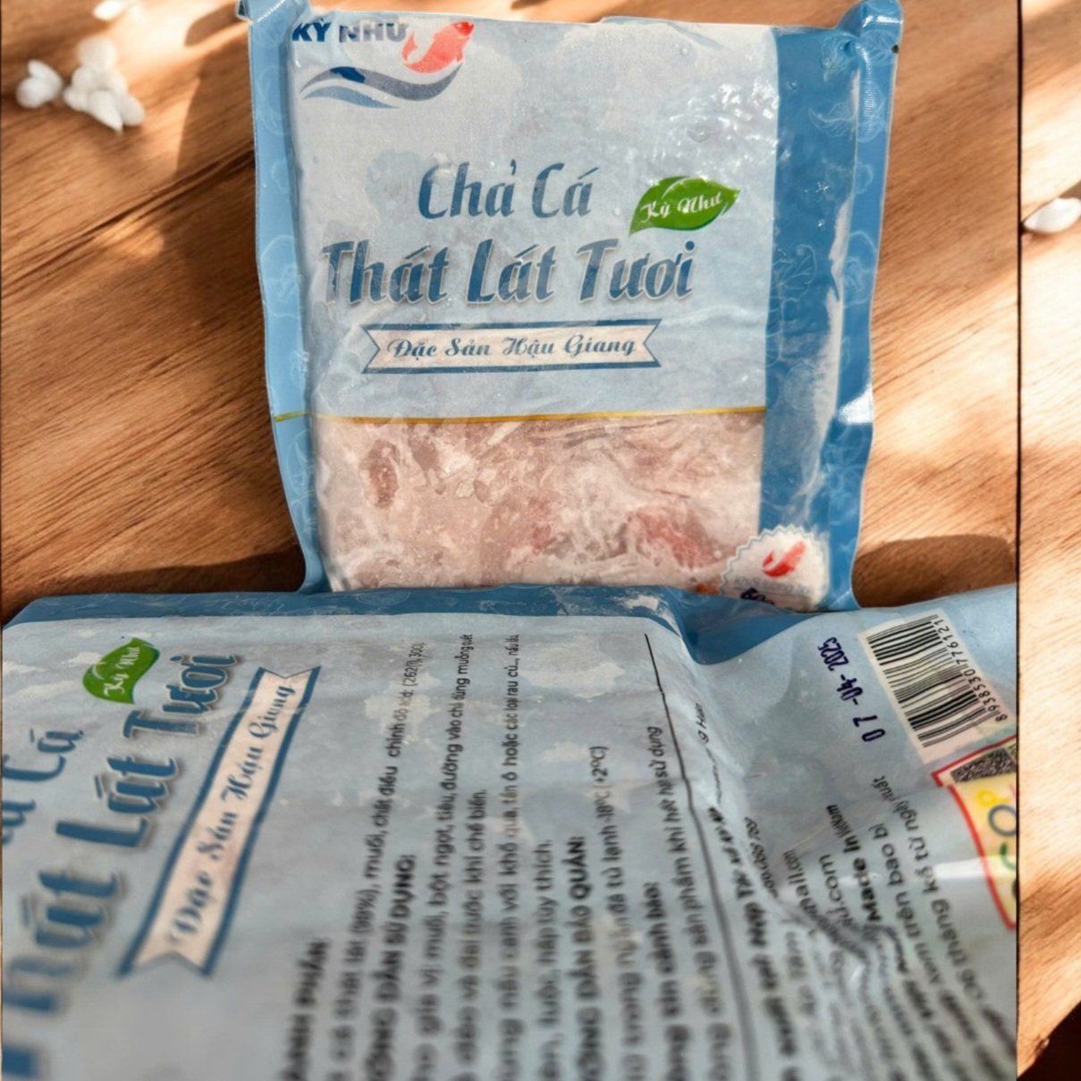 Xăm môi có ăn được chả cá không?