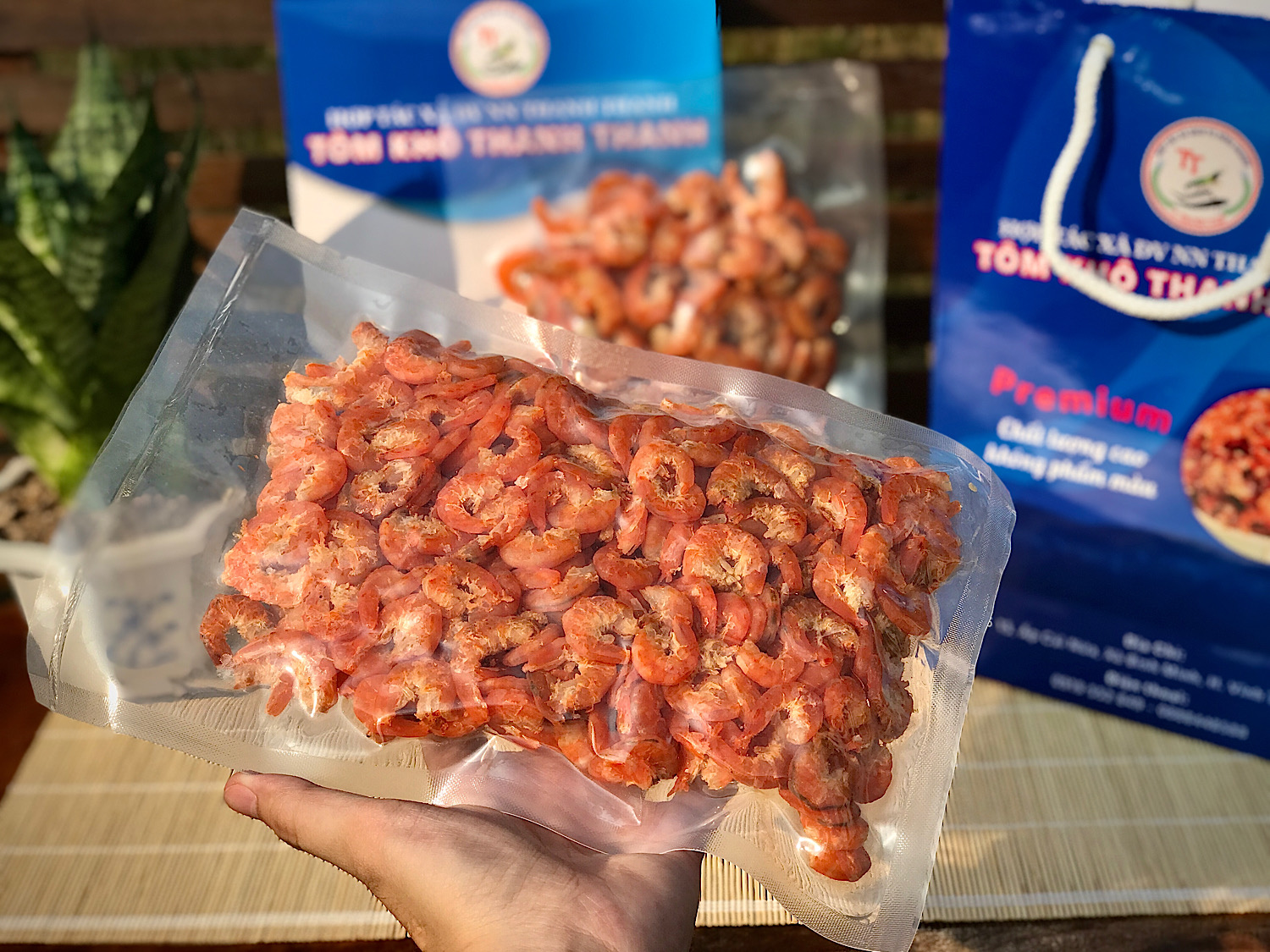 Mỗi ngày nên ăn bao nhiêu tôm?