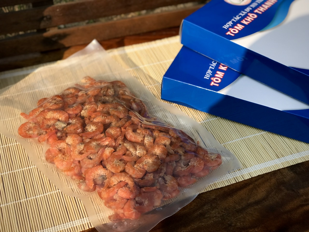 Chọn tôm tươi sạch
