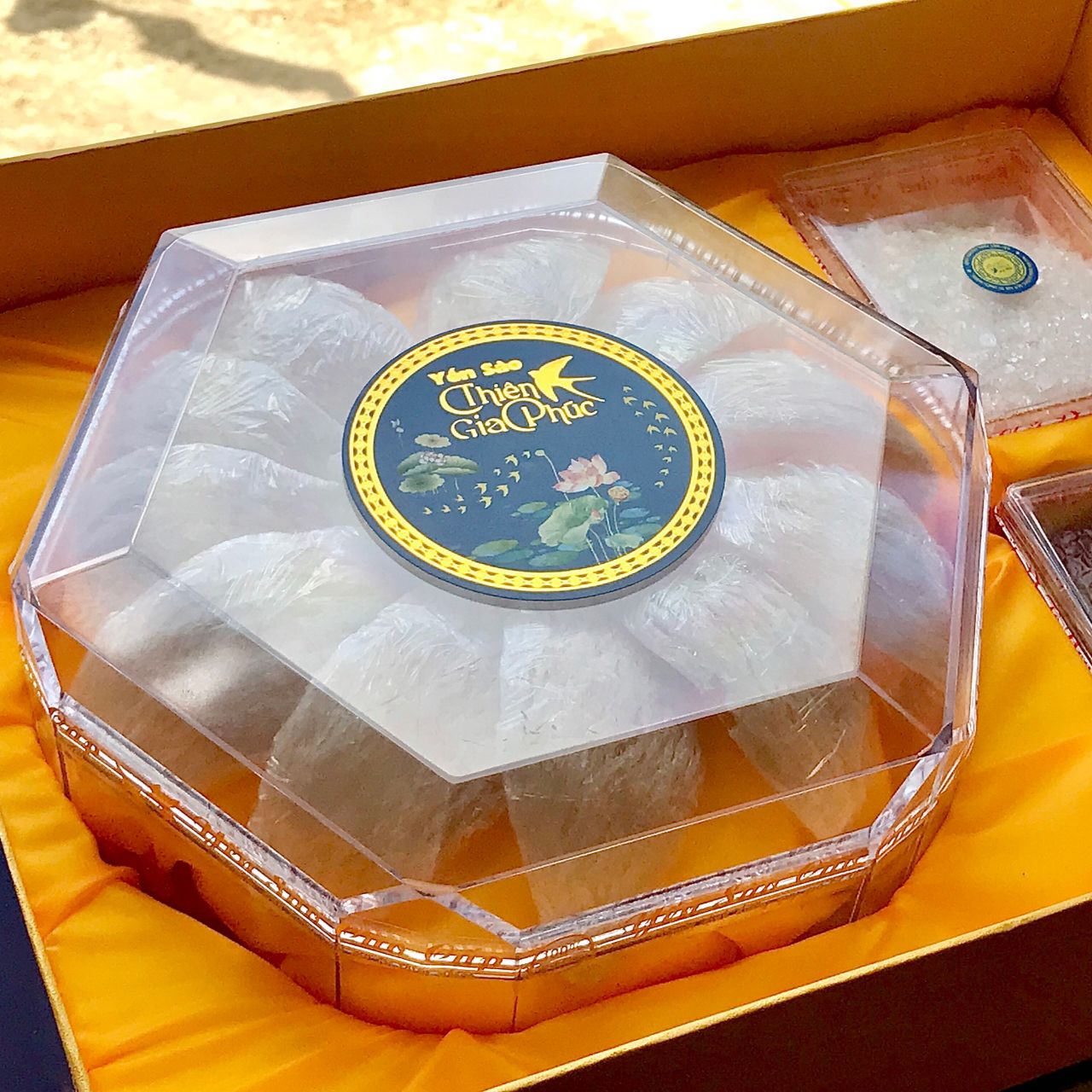 Màu sắc