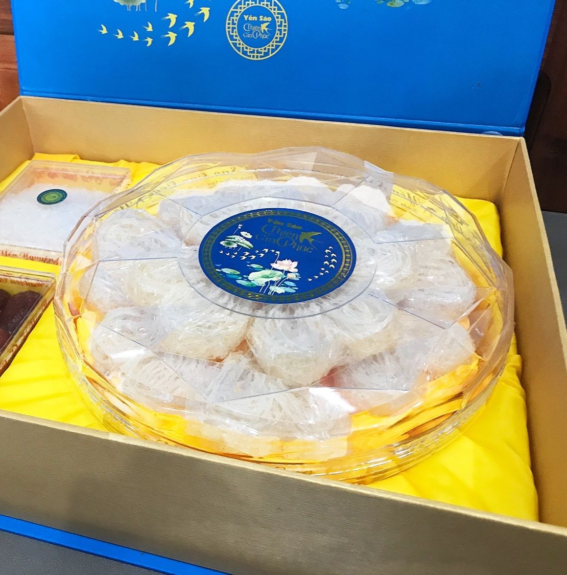 Dùng tay cảm nhận