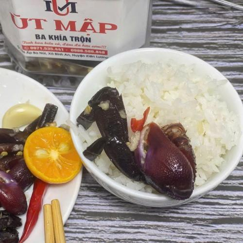 Chọn ba khía muối chất lượng