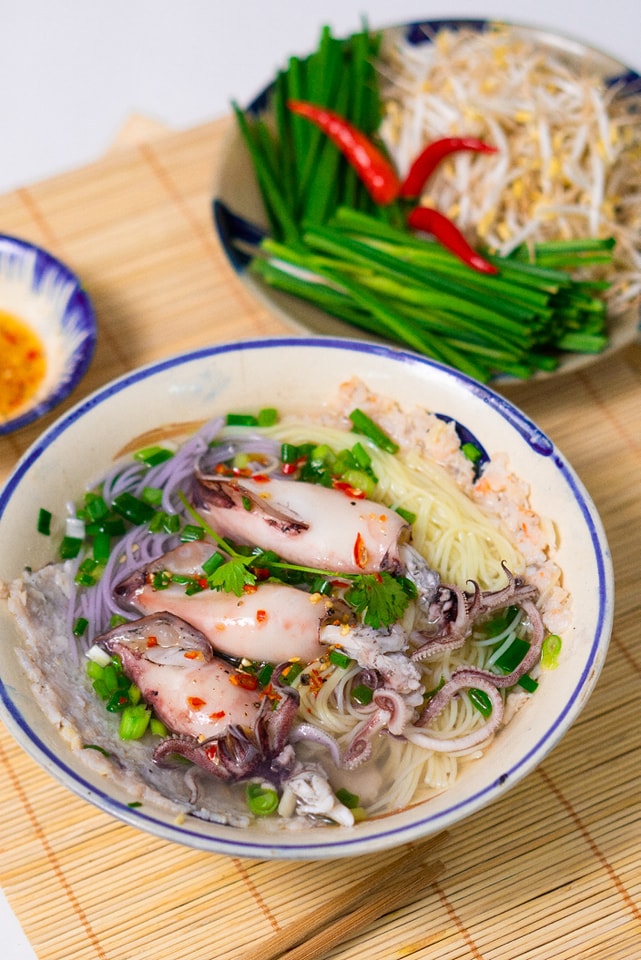 Bún khô nấu mực