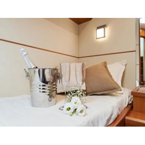 Du Thuyền Raffaeli Ontera 70